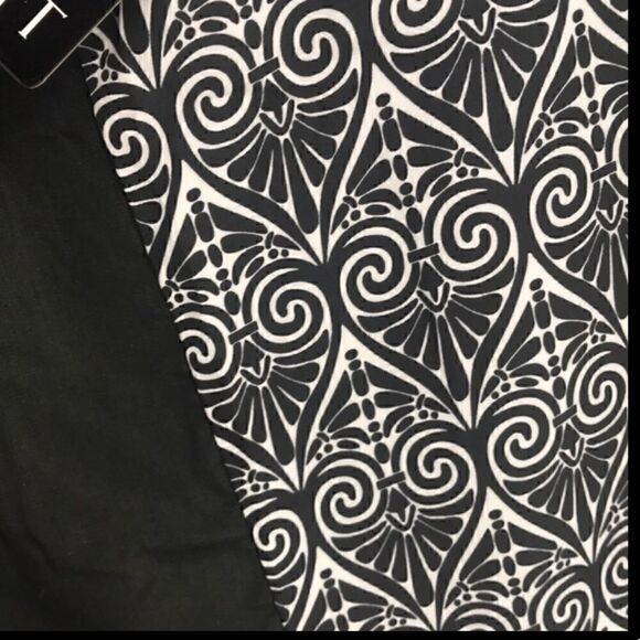 Elliatt Top womens satin medium Immortal cap sleeve Blouse New - Picture 6 of 11